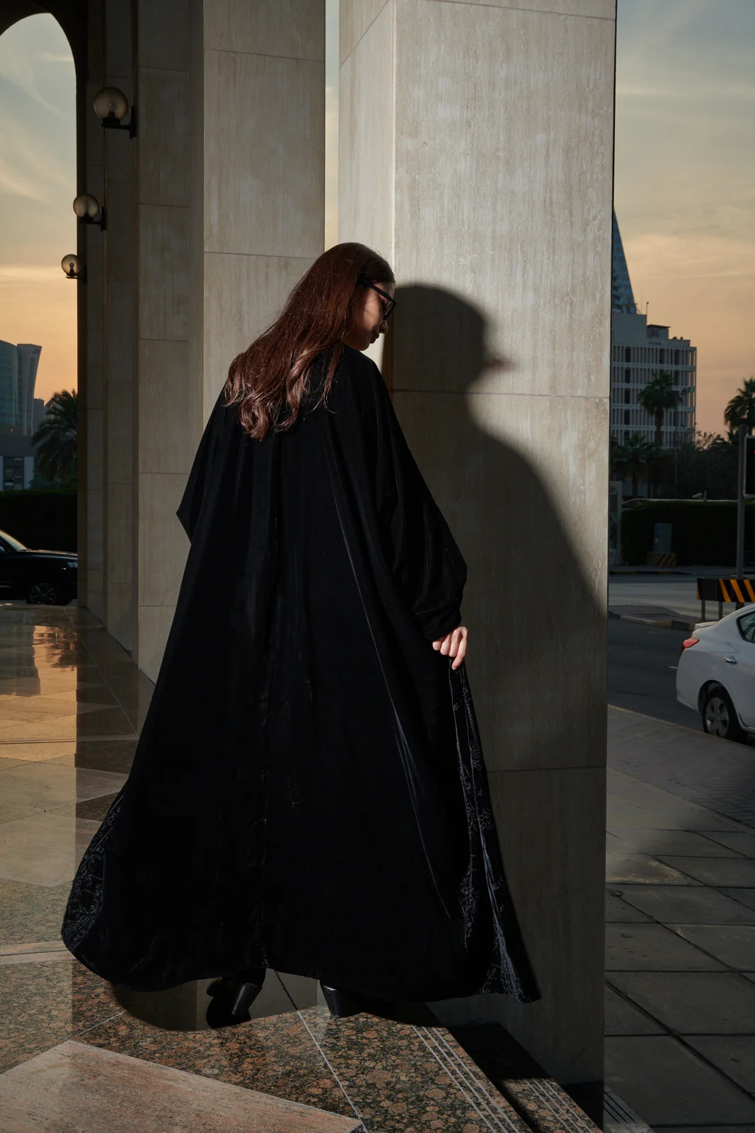 عباية مخملية بتطريز الدانتيل  115 